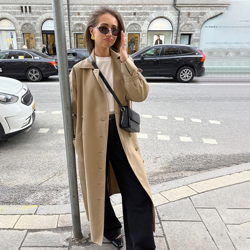 Dame Elegant Oversized-Trenchcoat med moderne snit og dekorative knapdetaljer Stilla