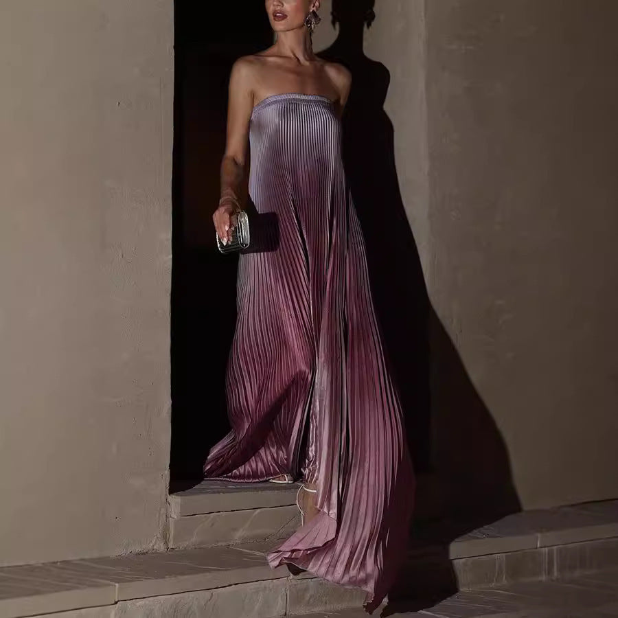 Dame Maxikjole med raffineret plisseret design og elegant udskæring Stilla