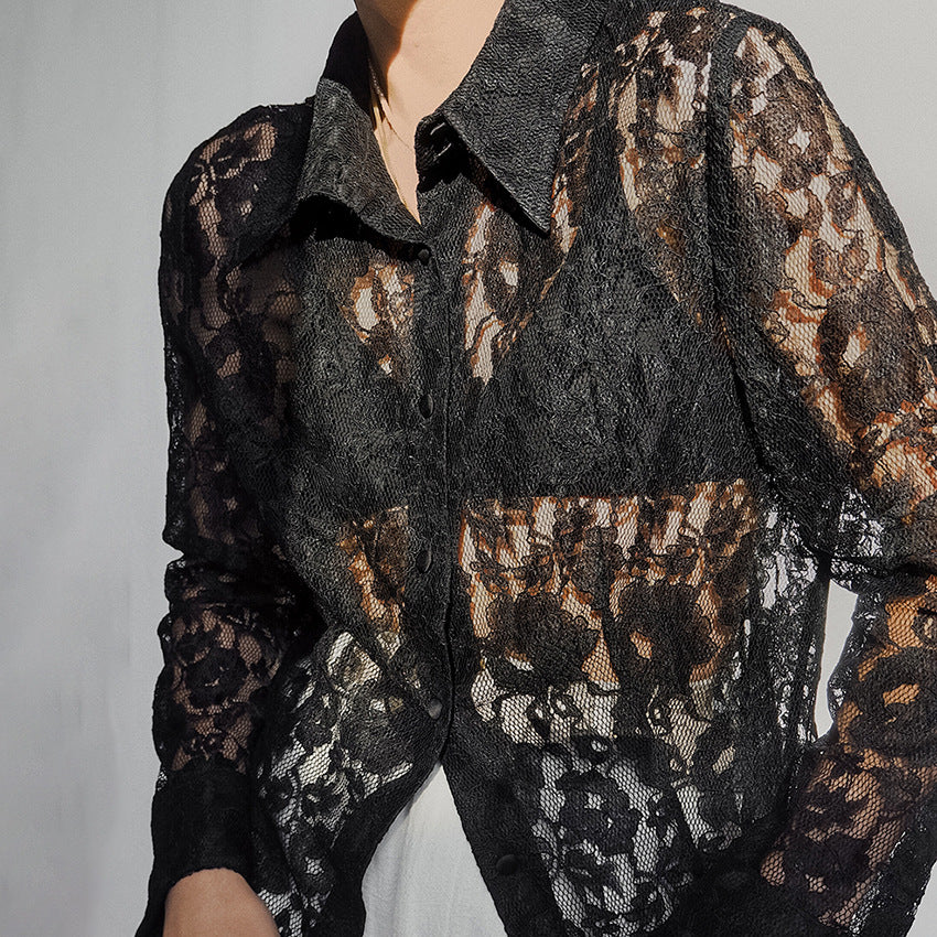 Damens spidsbluse med transparente flæser og elegante detaljer Stilla