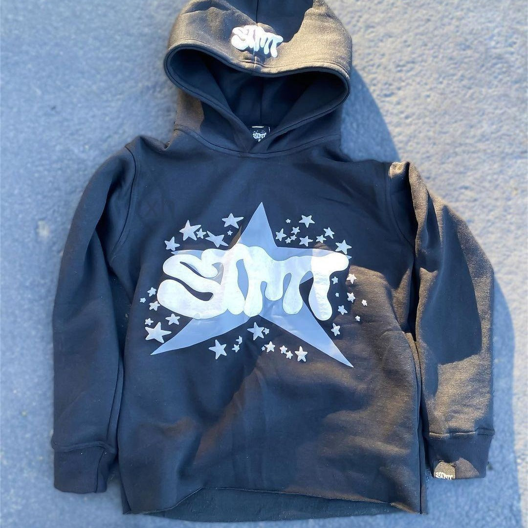 Kvinders hoodie med trendy grafisk design Skovae