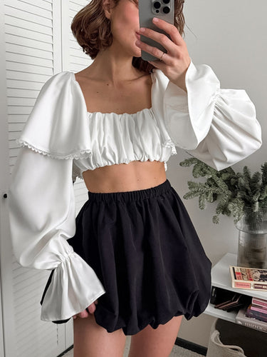 Dame volangstop med asymmetrisk design og elegante detaljer Stilla