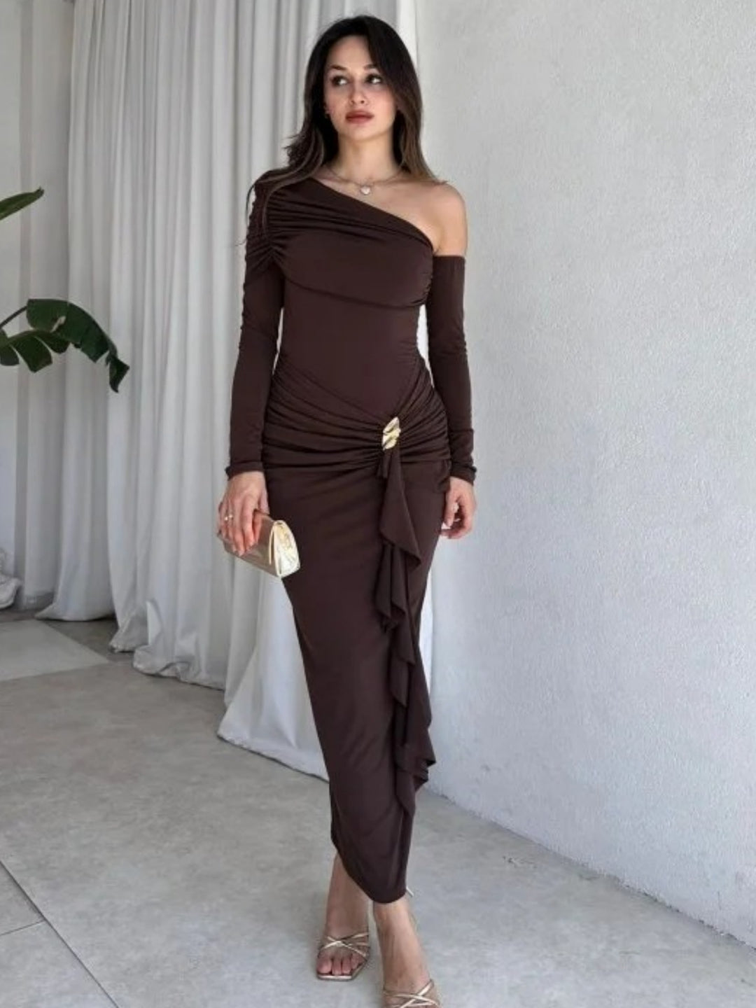 Dame elegant omslagkjole med asymmetrisk design og raffinerede draperinger Skovae