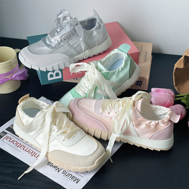 Dame Sneakers i elegant satin-design med moderne båndlukning Stilla