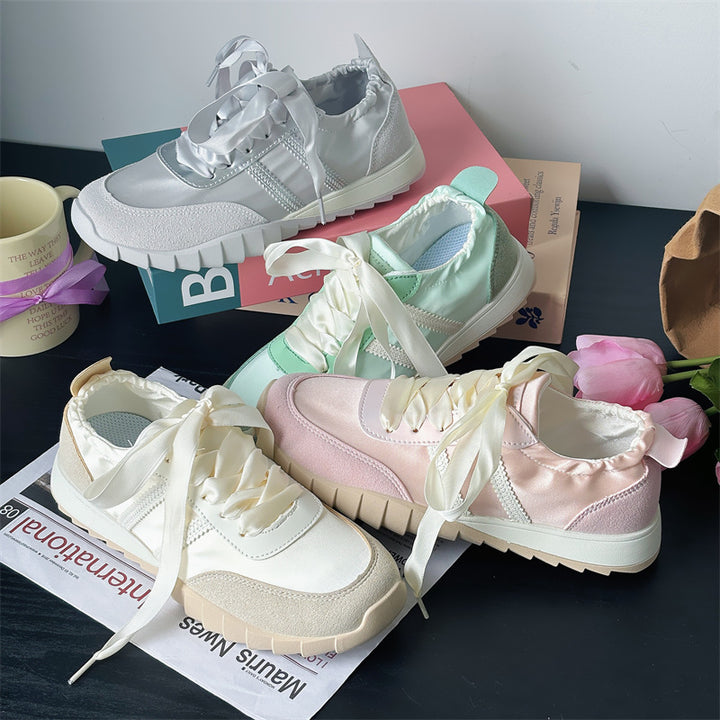 Dame Sneakers i elegant satin-design med moderne båndlukning Stilla