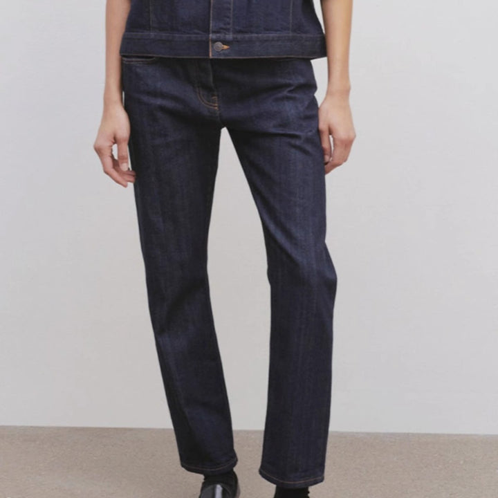 Dame højt skårede jeans i klassisk snit og høj kvalitet denim Stilla