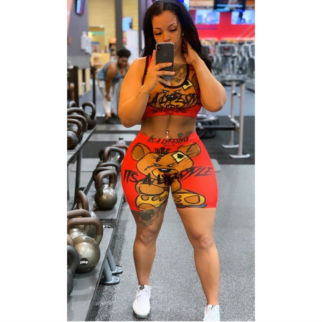 Dame Sporty Crop-Top og Højskårede Shorts-Sæt med iøjnefaldende Print Stilla