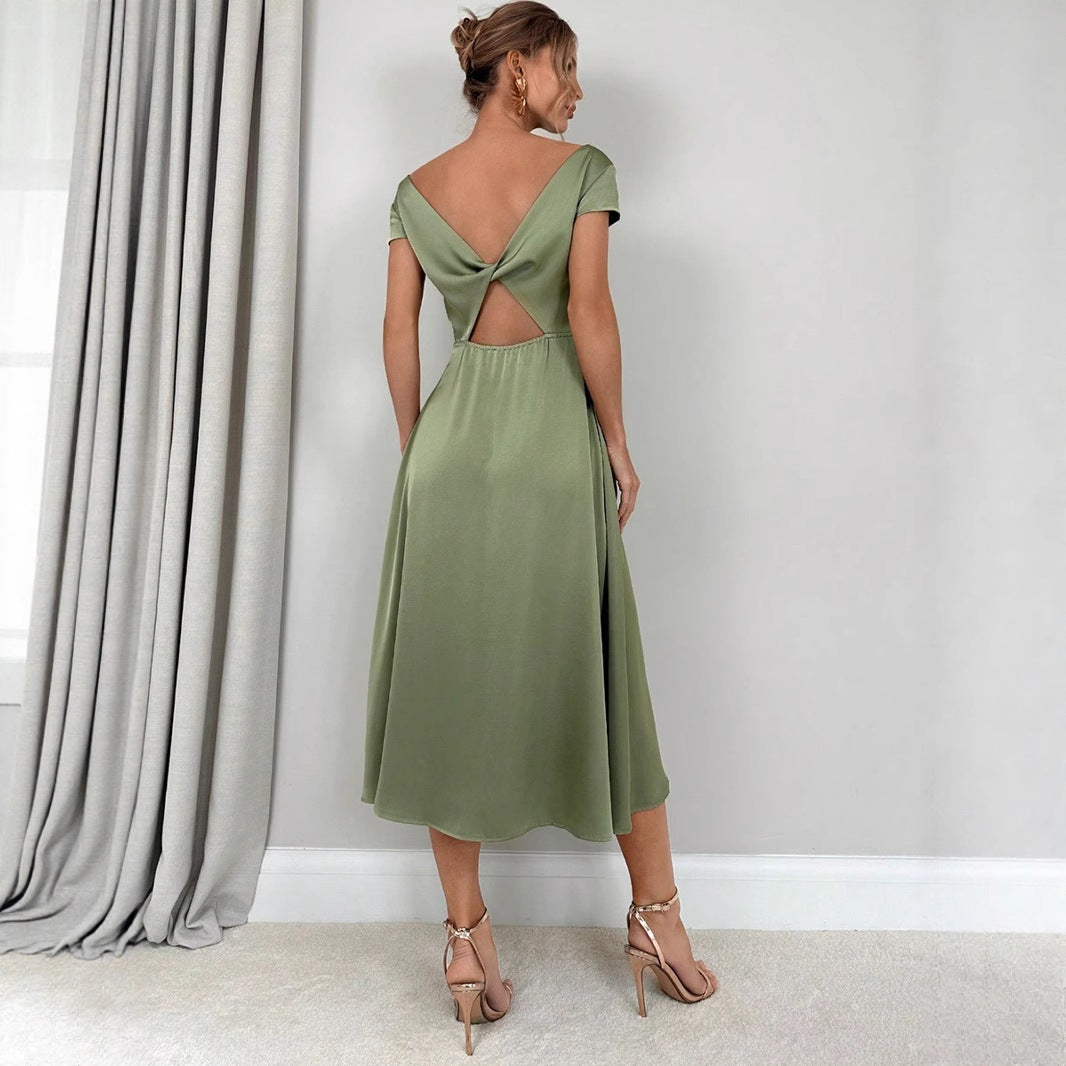 Dame Midi-kjole med elegante sideslids og flydende satinfinish Skovae