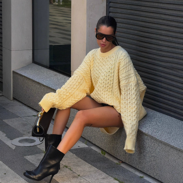 Women's striktrøje i et afslappet oversized design med et stilfuldt struktureret mønster Stilla