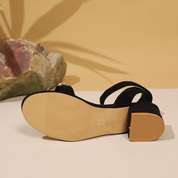 Dame sandaler med moderigtigt rem-design og komfortabel blokhæl Stilla