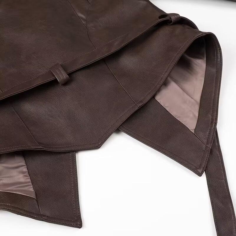 Kvindernes Syntetiske Læder Blazer Jakke med Dekorativ Bælte Detalje og Generøs Krave Stilla