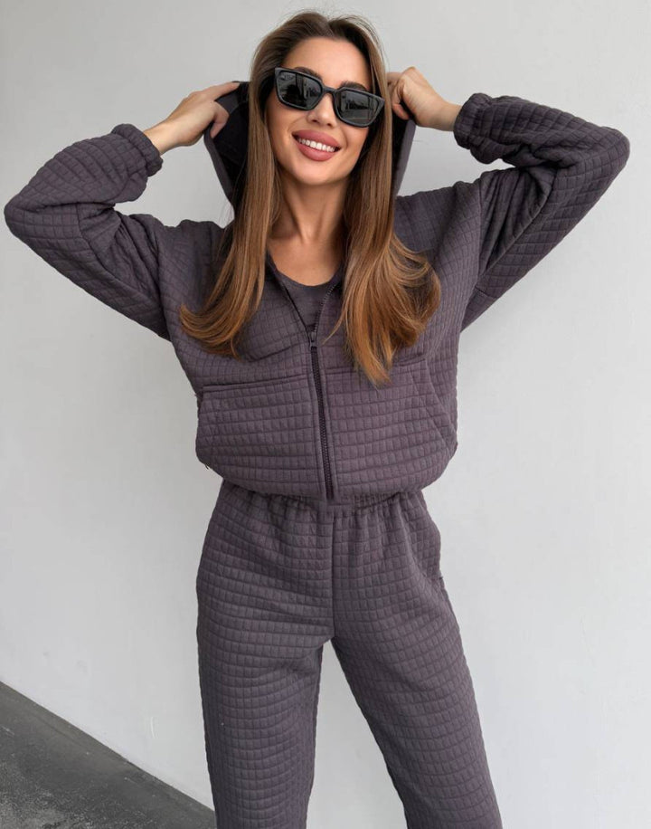 Kvindernes komfortable loungewear sæt med tekstureret top og elastisk talje Skovae