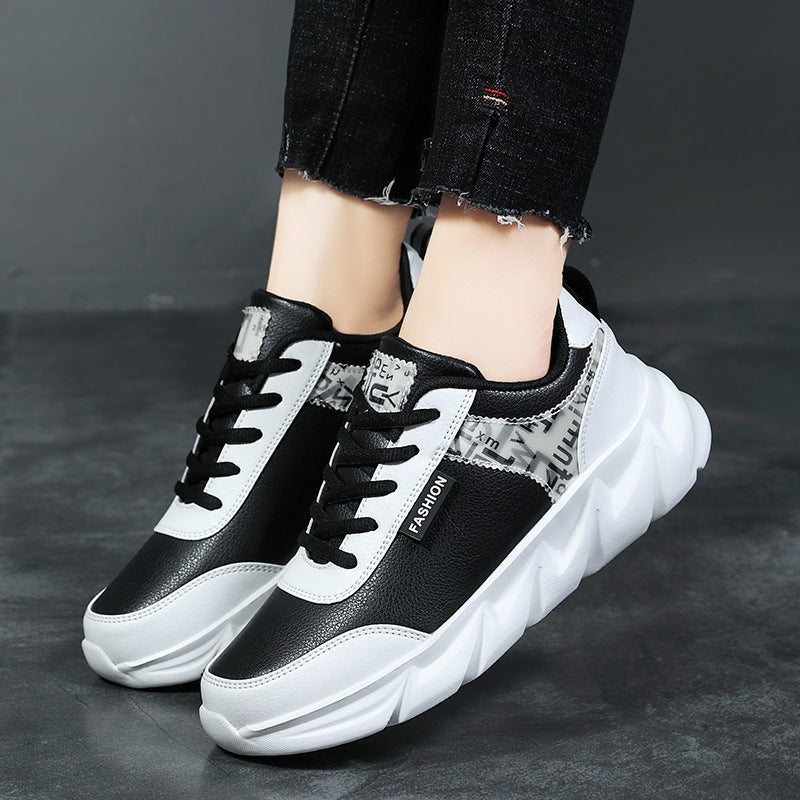 Dame nan urban volumniøse sneakers med blødt kunstpelsfor, polstret indgang og markant profil sål Skovae