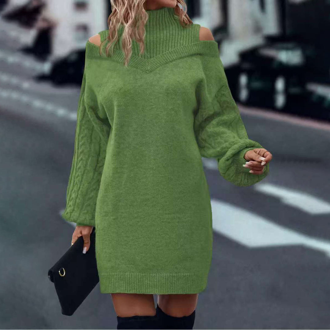 Kvinders strikkede kjole med off-shoulder look og moderne kabeldesign Stilla
