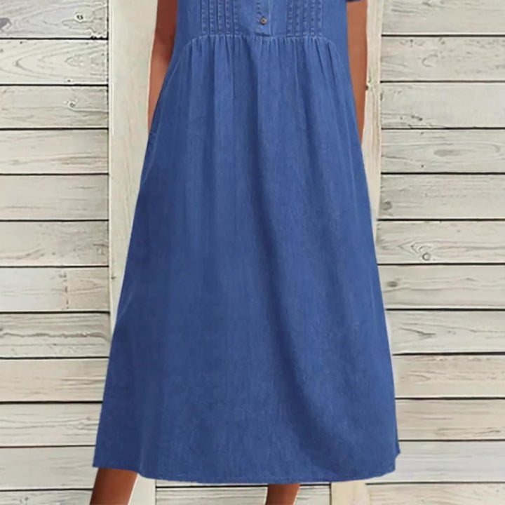 Dame nan locker siddende Midikjole i Denim-look med Rundhalsudskæring, brystfalsker og sidelommer Skovae