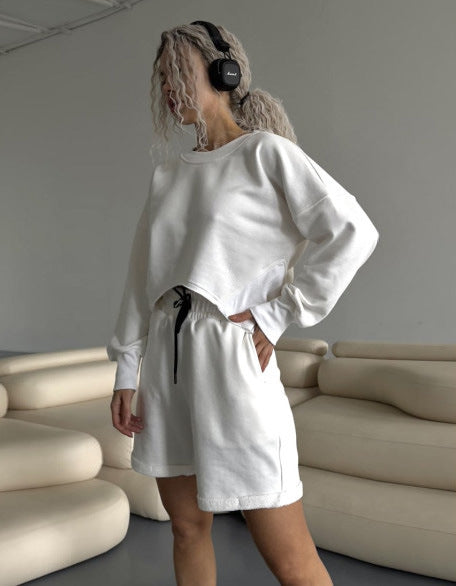 Kvinders afslappede sweatshirt og shorts sæt med snøre og farverigt design