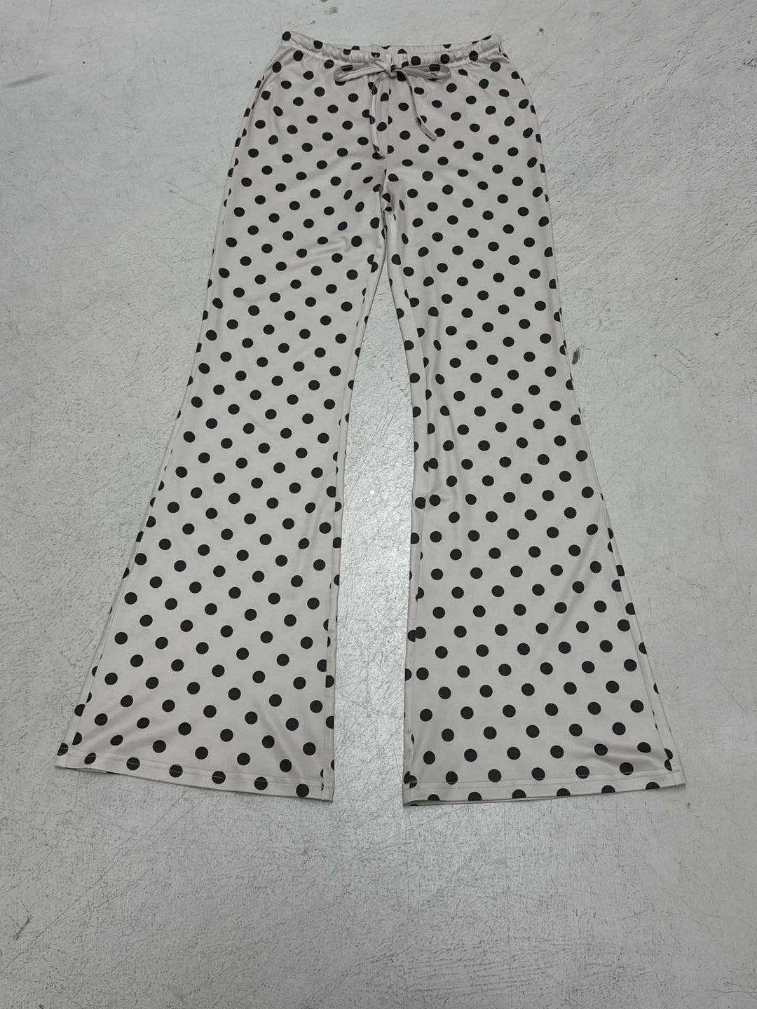 Damen Elegante Flared-Hose mit verstellbarem Bindegürtel und klassischem Polka-Dot-Muster Skovae