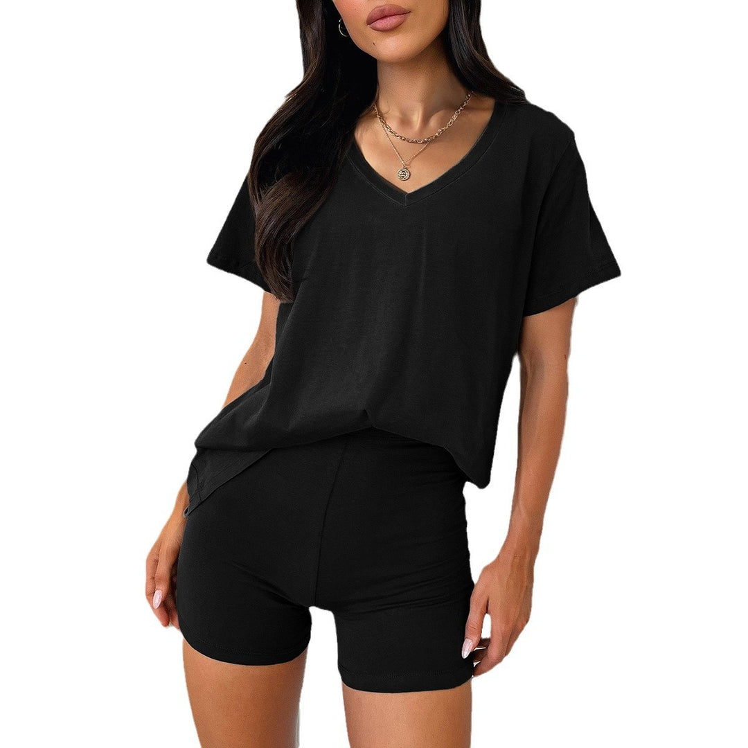Dame afslappet V-hals T-shirt med oversized pasform og korte ærmer Stilla