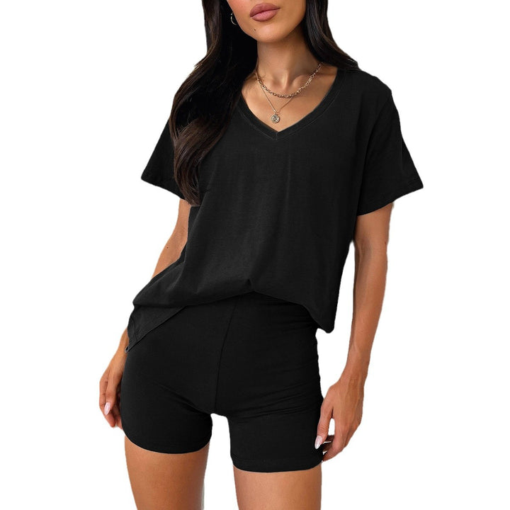 Dame afslappet V-hals T-shirt med oversized pasform og korte ærmer Stilla