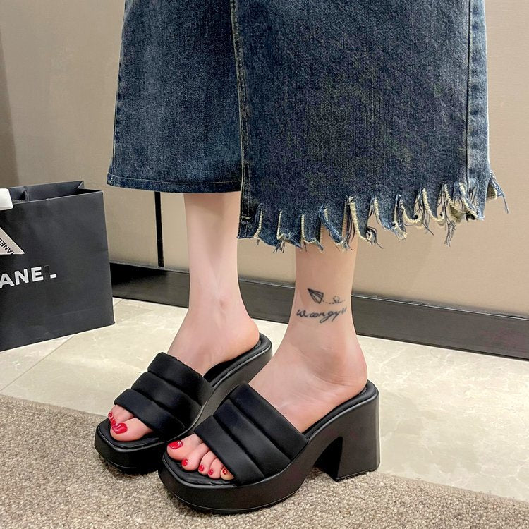 Dame platform sandaler med bred remdesign og moderigtig blokhæl Stilla