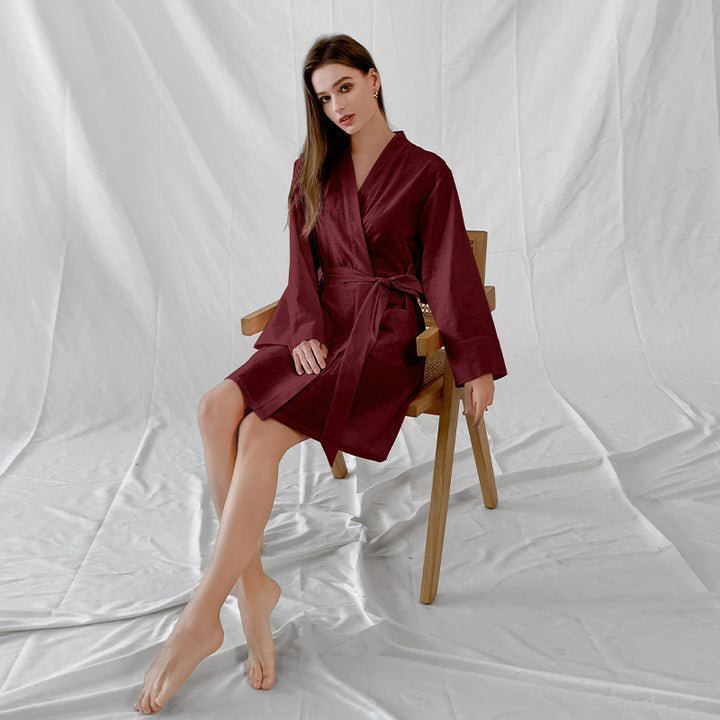 Dame Kimono-kåbe med elegante lange ærmer og praktiske lommer Stilla