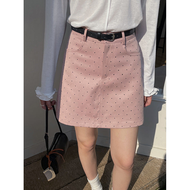 Dame miniskirt lavet af struktureret stof med moderne prikkemønster og elegant snit Stilla