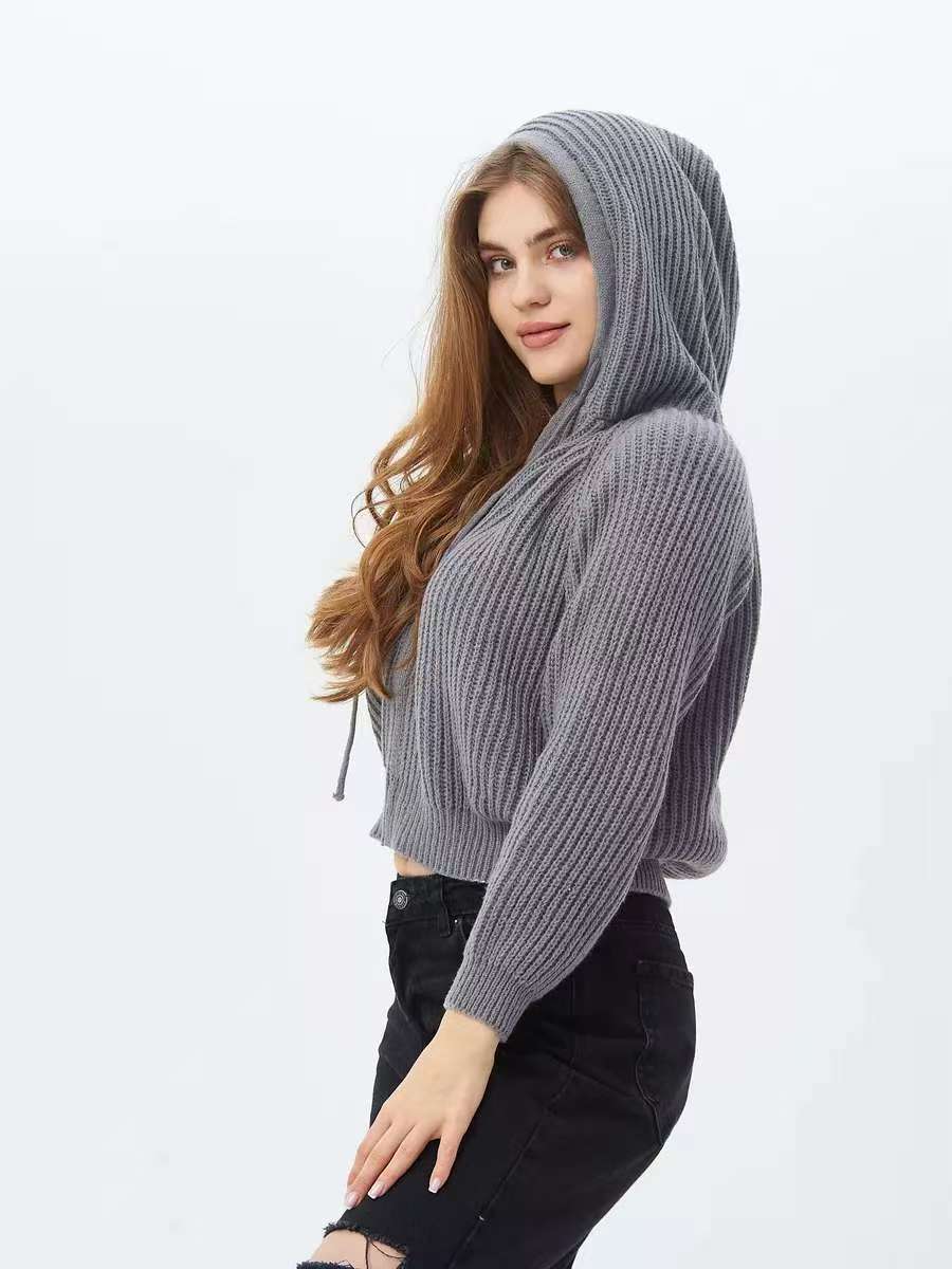 Women's Cropped Hoodie lavet af blødt ribbede strikmateriale med praktiske snore Stilla