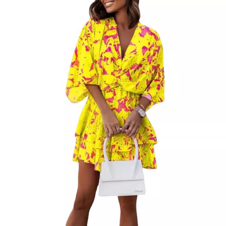 Dame afslappet Kimono-kjole med grafisk design og flæsedetaljer Stilla