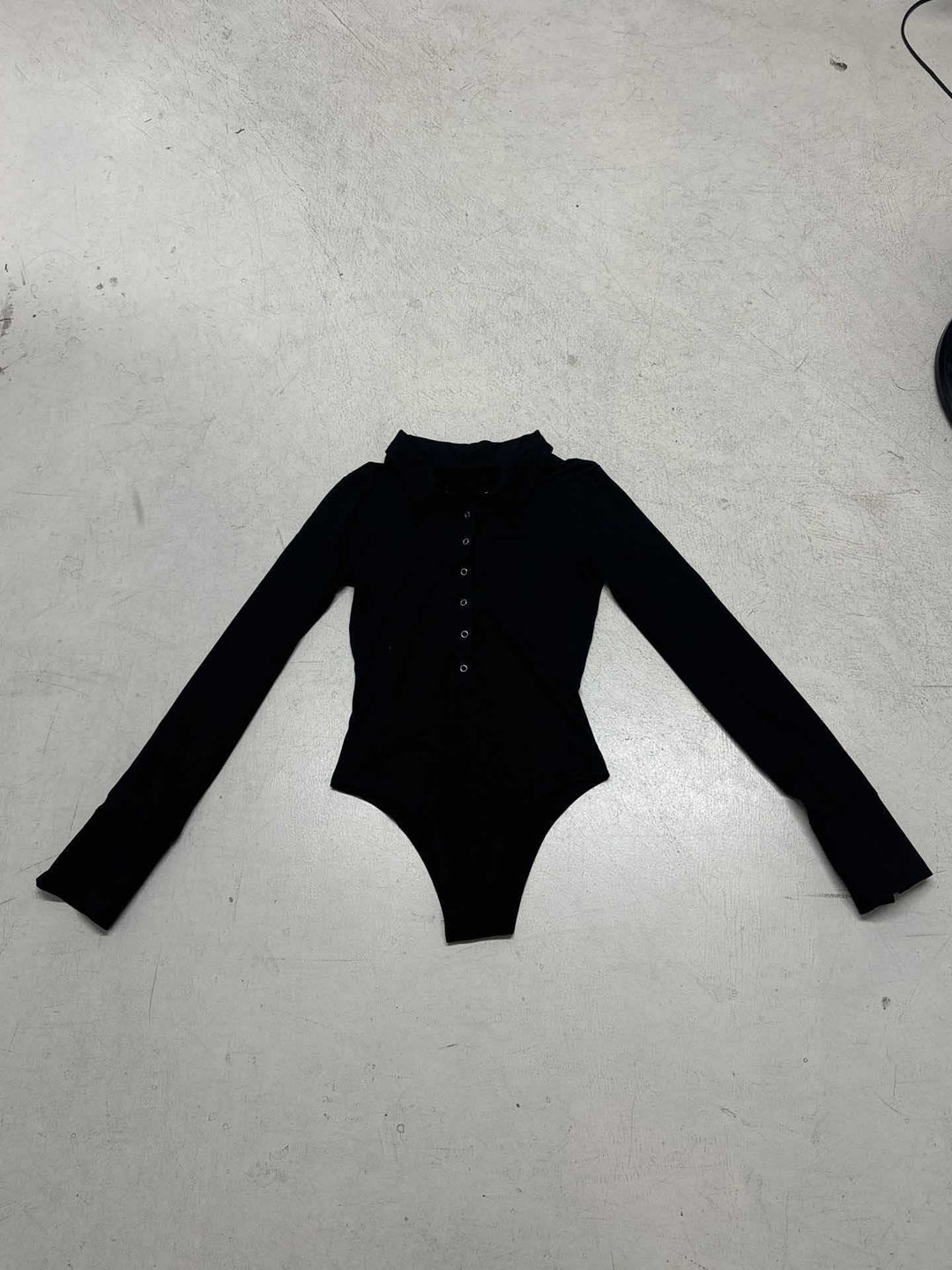 Dame elegant Langærmet bodystocking med knaplukning og stilfulde detaljer Skovae