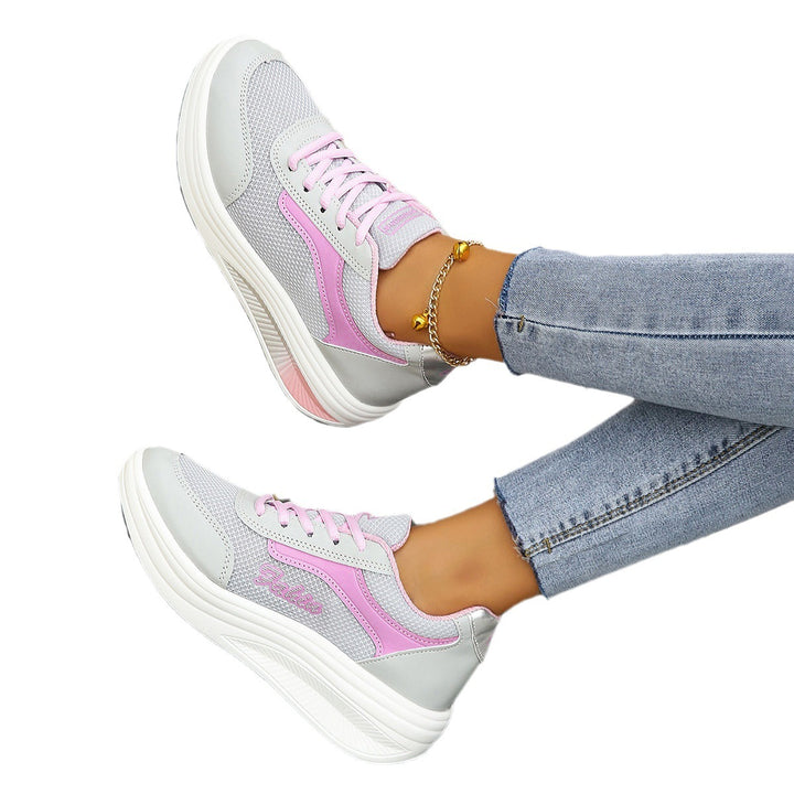 Dame Sporty Sneakers med åndbart mesh og trendy plateau sål Stilla