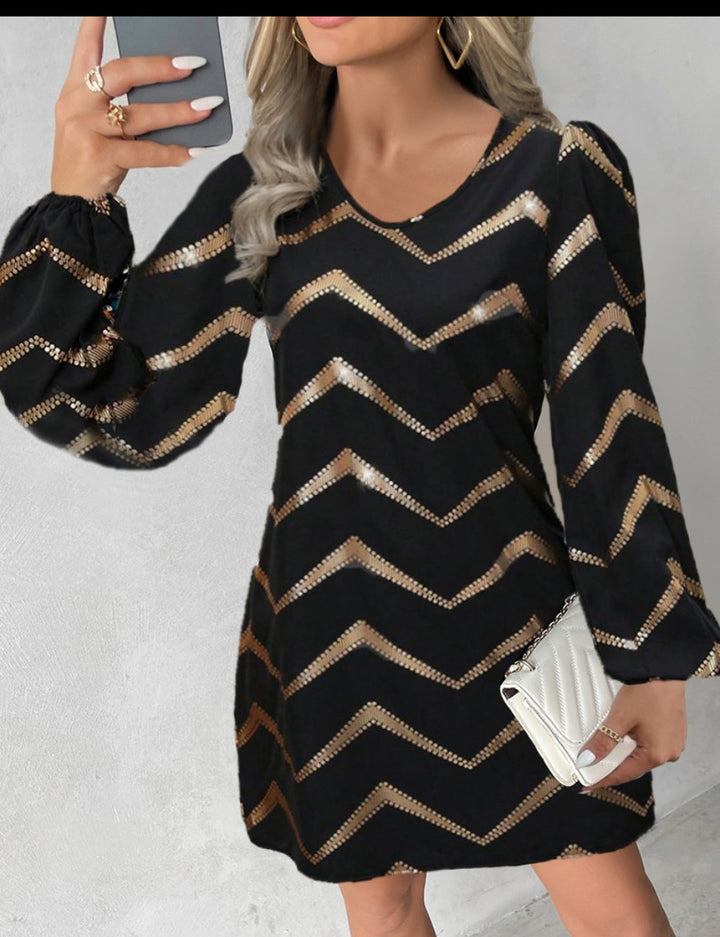 Dame Minikjole med glänsende zigzag-mønster og voluminøse ærmer Stilla