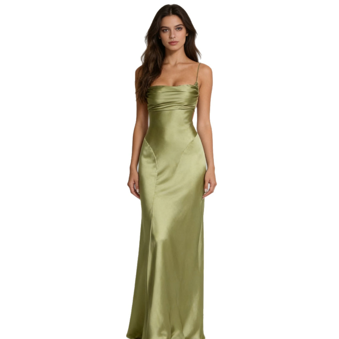 Dame Elegant satin aftenkjole med figursyet snit og smalle stropper Skovae