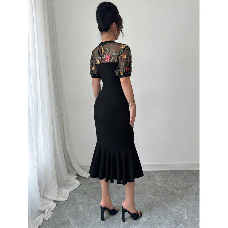 Damen Elegantes Wickelkleid mit transparenter Spitzenblende und Rüschendetails Skovae