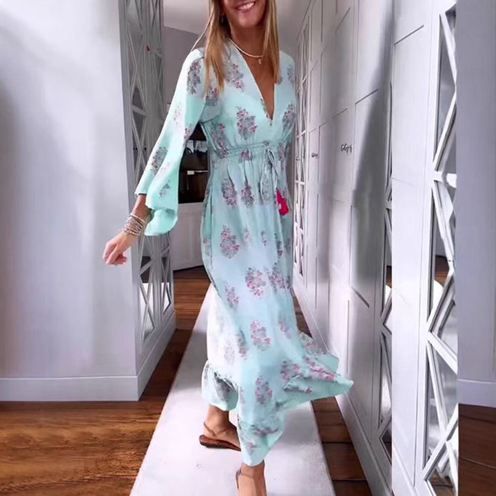 Dame nan luftig-flydende Boho-midikjole med V-udskæring, gathered smock talje, snor med kvaster og asymmetrisk flæse kant Skovae