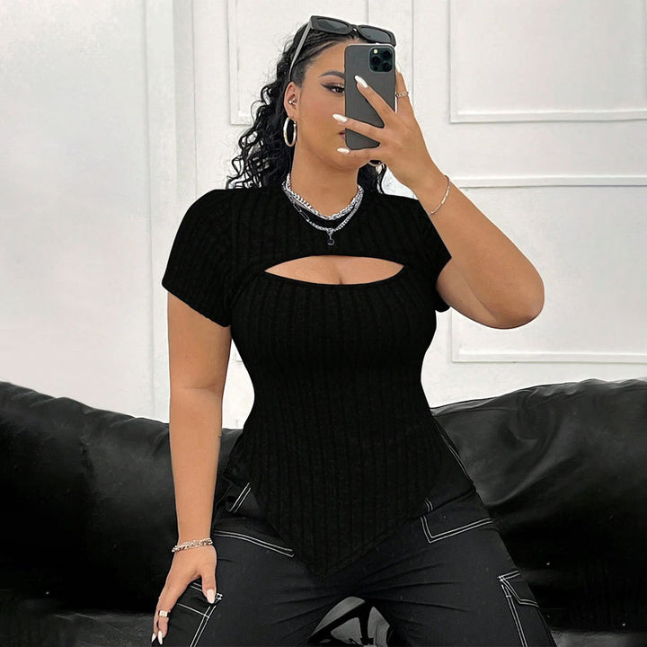 Dame figursyet top med moderne cut-out og ribstruktur Stilla