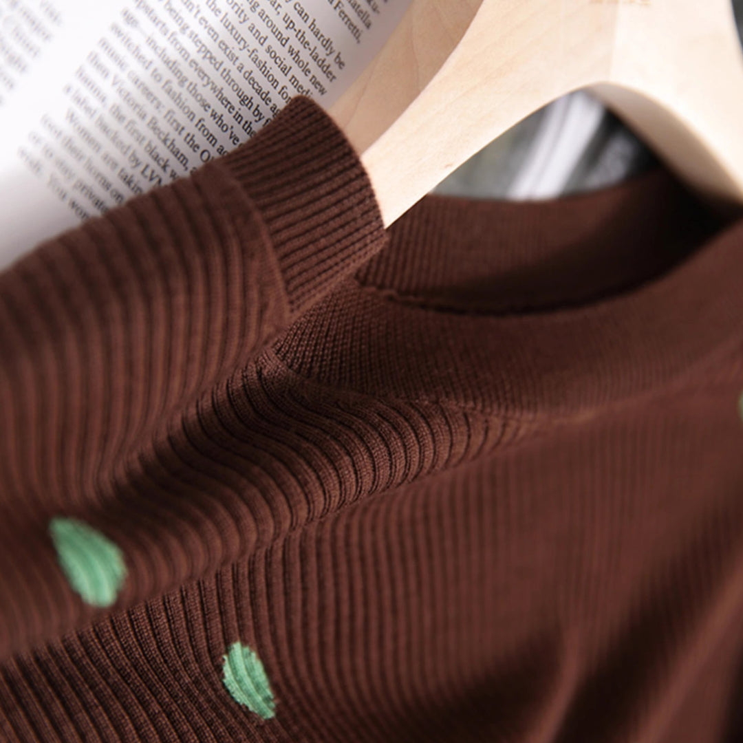 Dame elegant strikbluse med knaplukning og unikt mønster Stilla