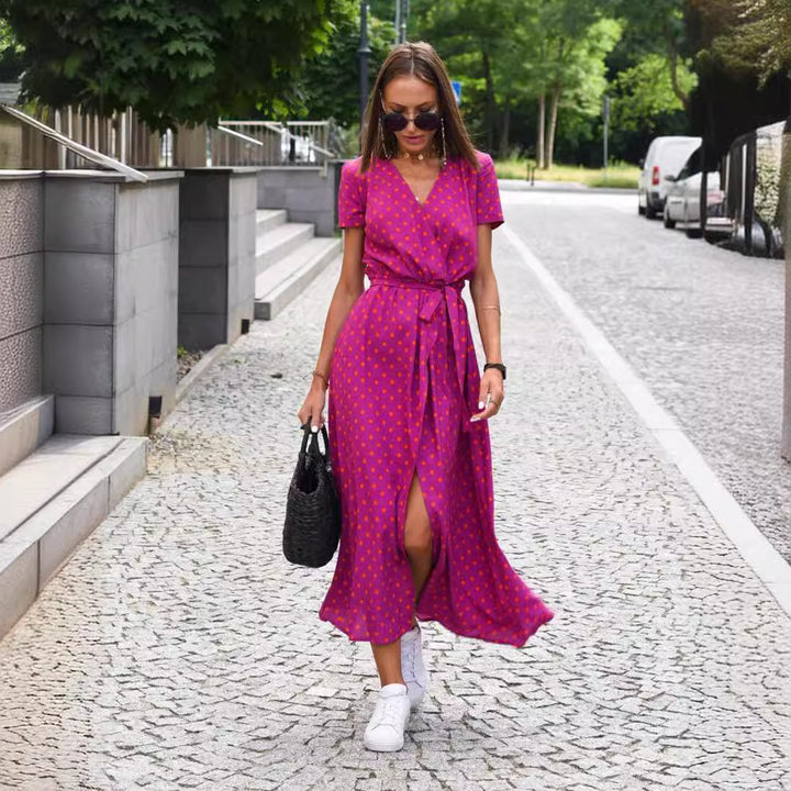 Dame Maxikjole med moderne draperingsdesign og feminine polka-prikker Stilla