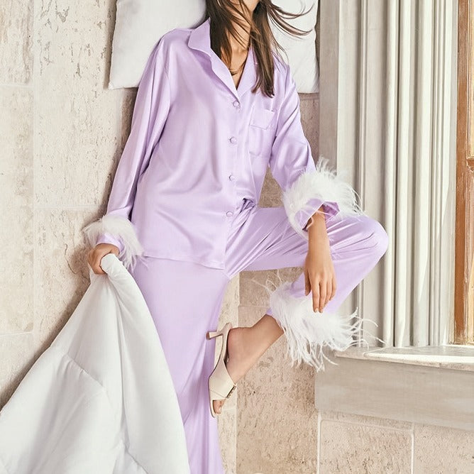 Dame luksus satin natdragt med elegante fjer Stilla