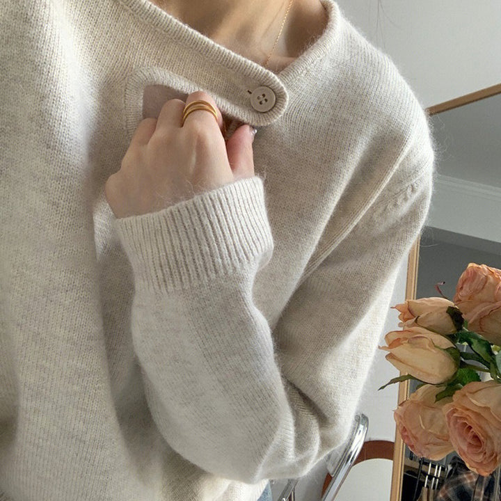 Kvindesweater med innovativ knapdetalje og afslappet skæring Stilla