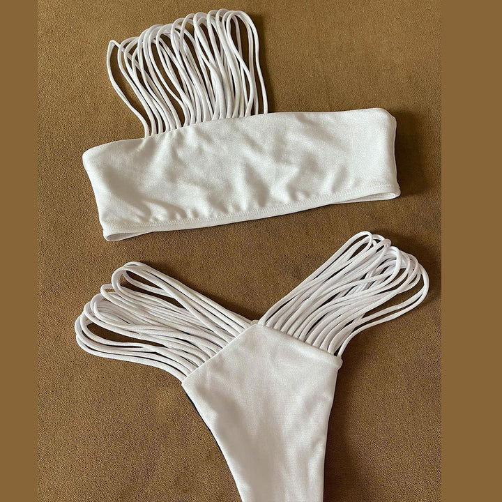 Dame fashionabel bikini-sæt med unikke stropdetaljer Stilla