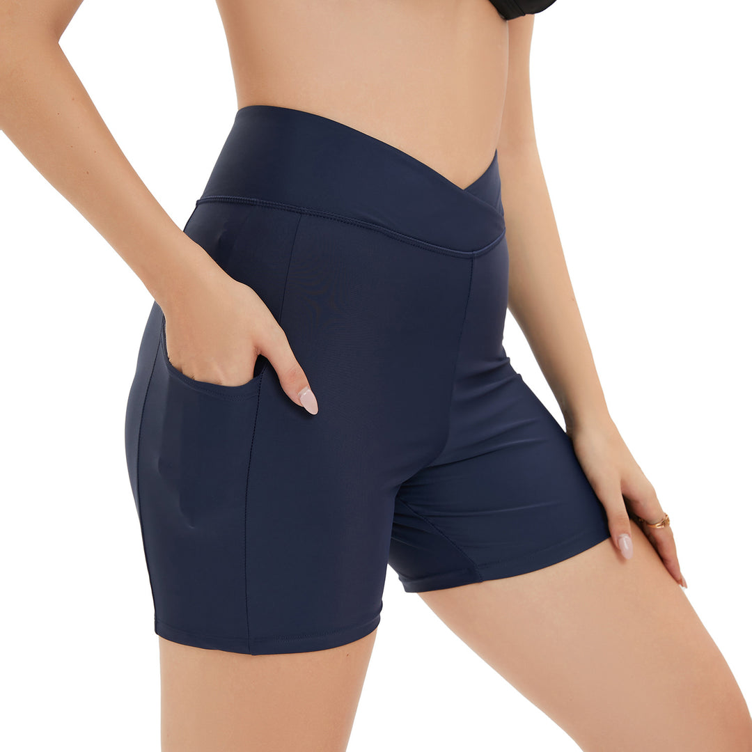 Dame højtaljede badeshorts med innovativt snit og figurskabende design Stilla