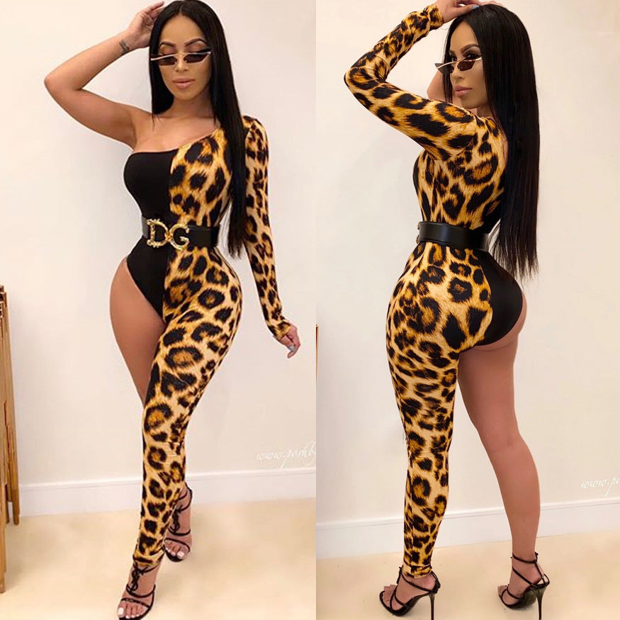 Dame figursmartende heldragt med asymmetrisk design og leopardmønster Skovae