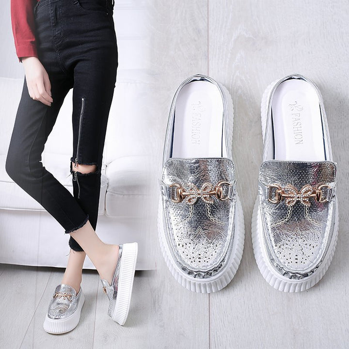 Dame mode loafers med glat overfladestruktur og dekorativ metallelement Stilla