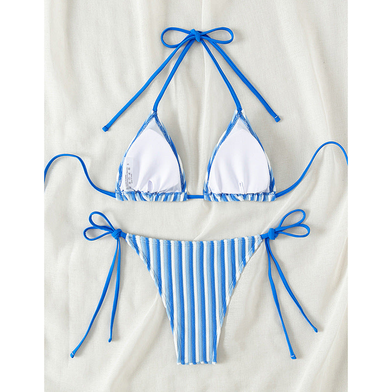 Dame triangel-bikini med raffinerede striber og legesyge sløjfer Skovae