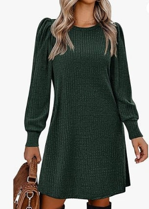 Kvinders sweaterkjole med afslappet ribstrik og elegante pufærmer Stilla