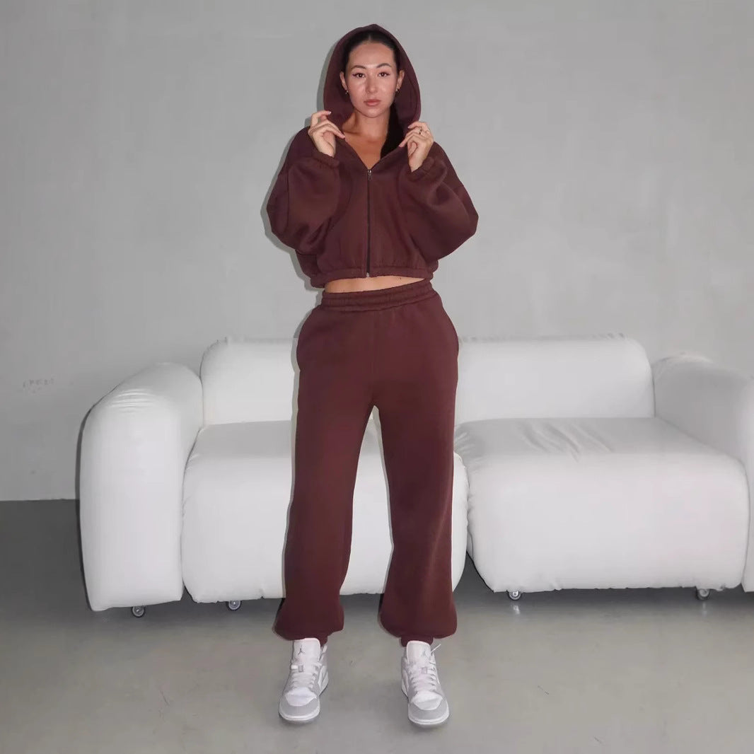 Kvindernes sporty loungewear sæt med brede bukser og hoodie Skovae