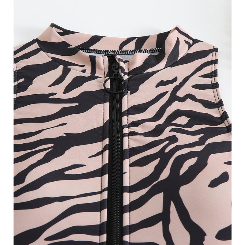 Dame sportlig badedragt med lynlås og trendy dyreprint Stilla