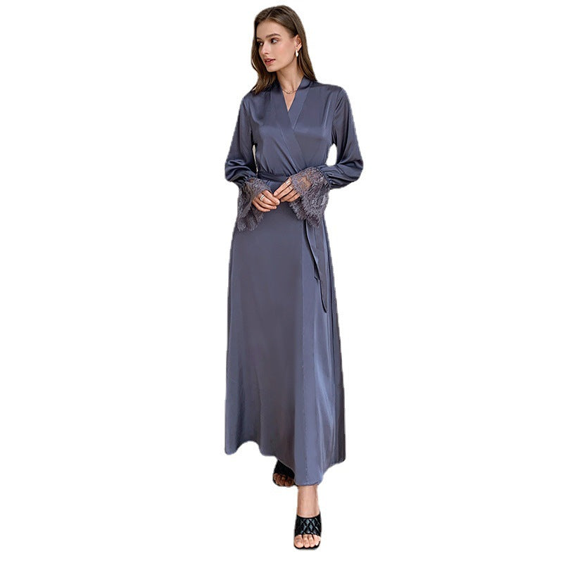 Dame elegant satin-maxikjole med dyb slids og spidsærmer Stilla