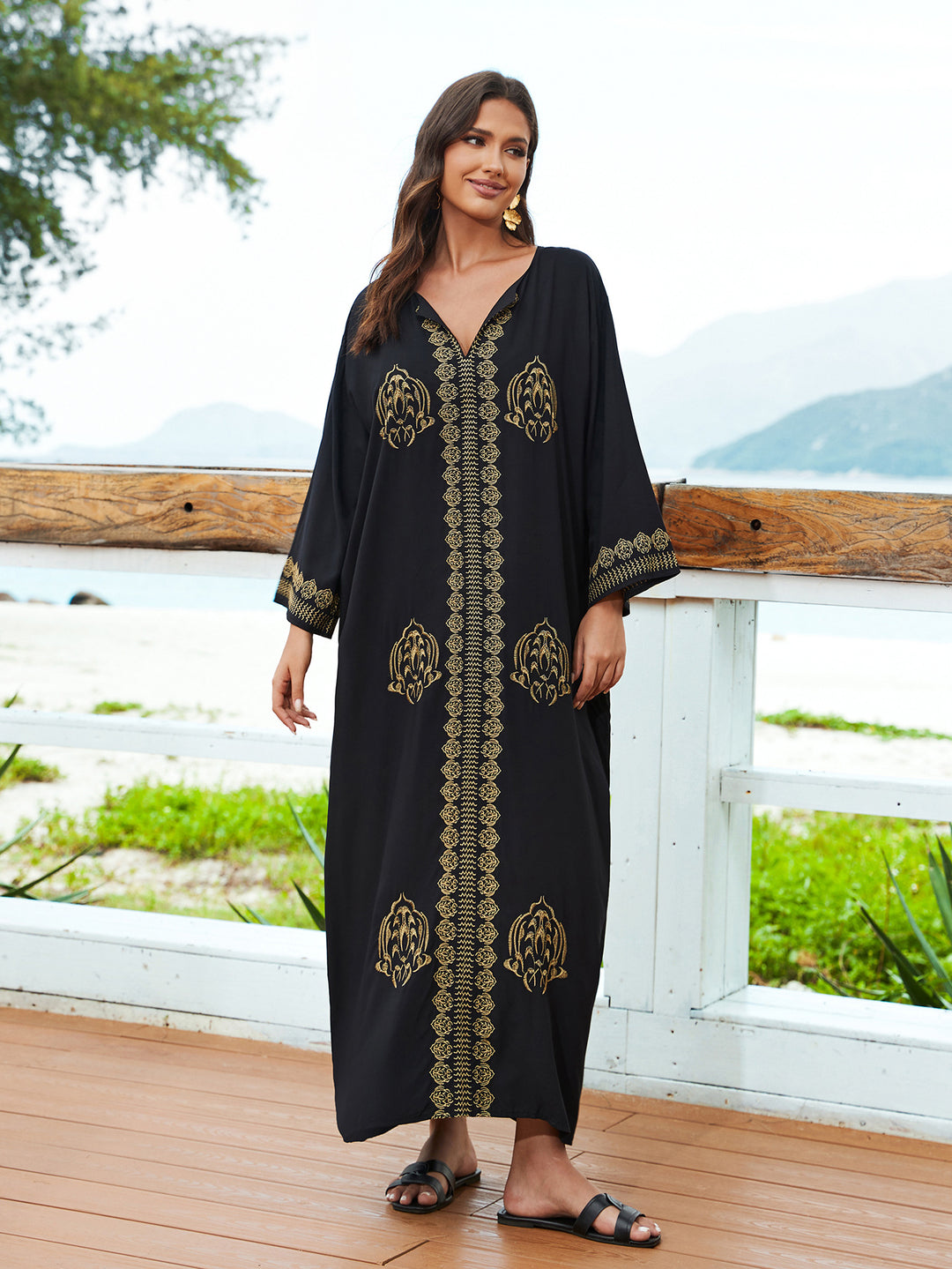 Dame Kaftan med kunstneriske gyldne broderier og elegant snit Stilla