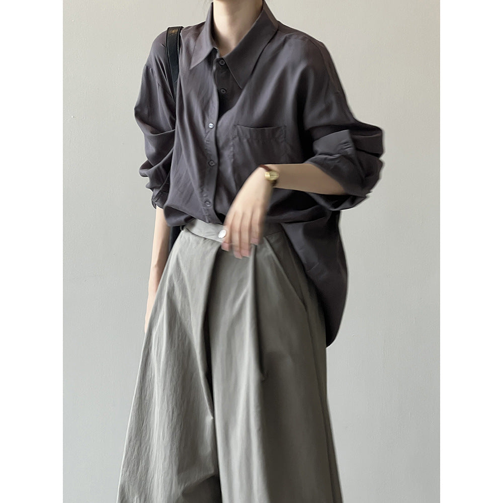 Dame elegant og luftig bluse med praktiske brystlommer og subtile ruffle detaljer Stilla