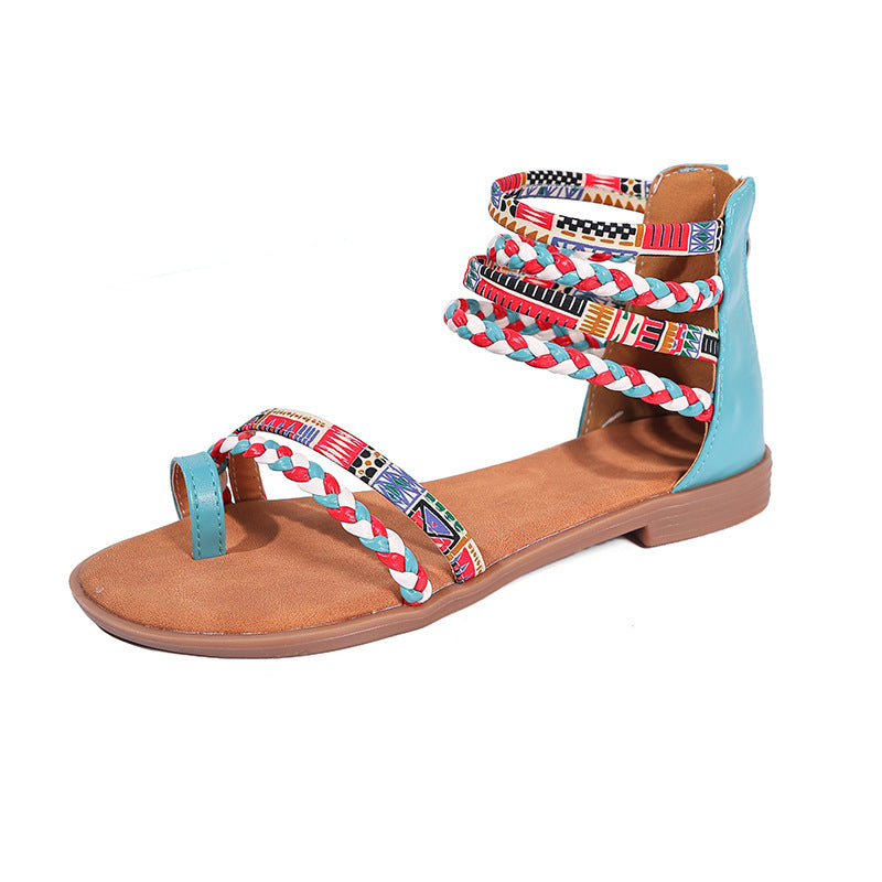 Dame fashionable badesandaler med flettede remme og farverig mønstermix Stilla